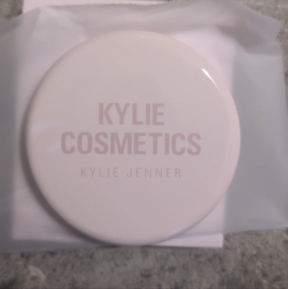 Kylie Cosmetics Blush Compact in Soft Pink